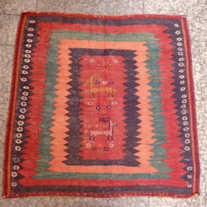 Kilim vintage Afshar de Irán. 115x116 cms.