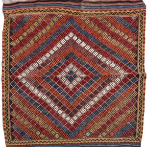 Kilim semi antiguo de Selendi, Turquía. 107x95 cms.