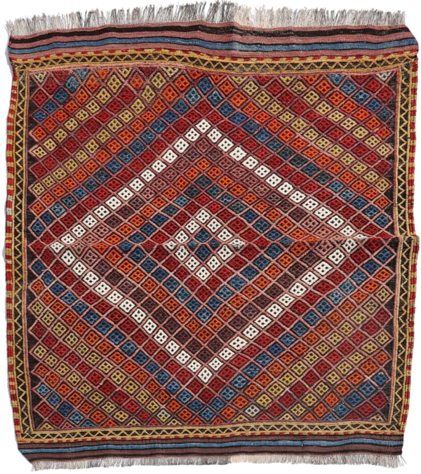 Semi-antique Selendi kilim from Turkey. 107x95 cms.