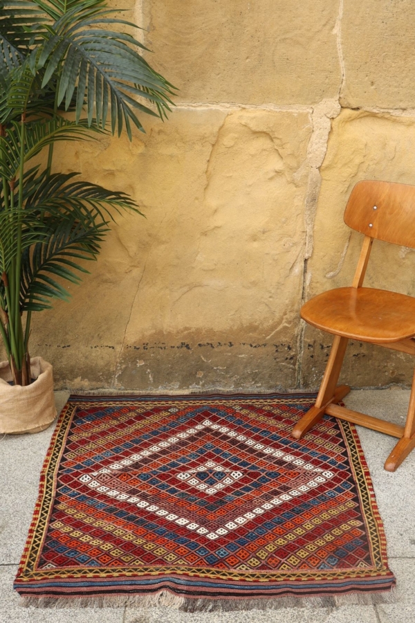 Semi-antique Selendi kilim from Turkey. 107x95 cms. - Image 2