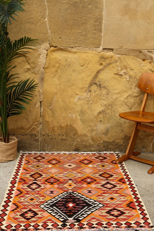 Kilim from Malatya, Turkey. 132x95 cms. - Image 2