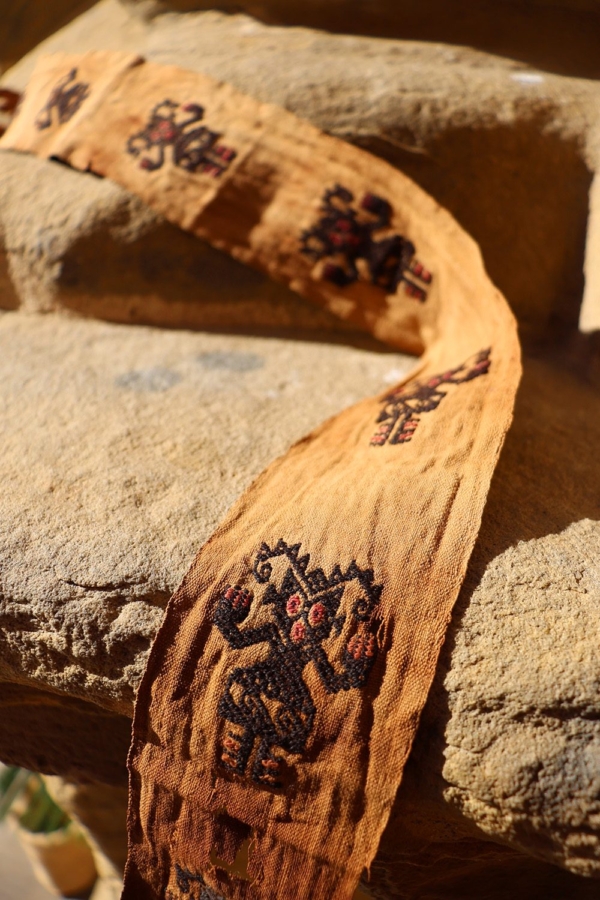 Antique Huari or Wari Culture textile from Peru. 133x6,5 cms - Image 2