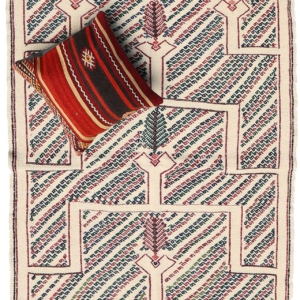 Kilim antiguo de de Kecimuhsine, Turquía. 165x110 cms.