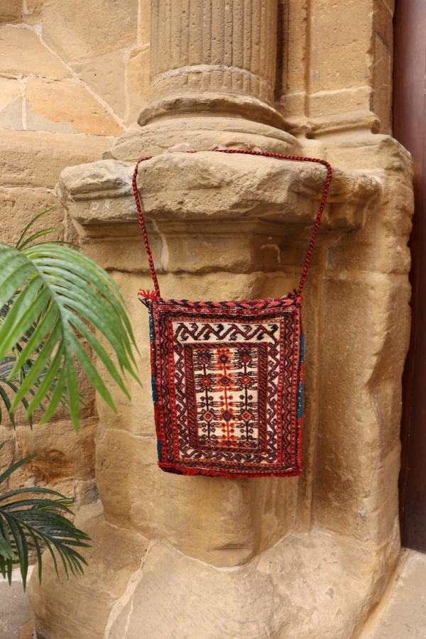 Semi-antique Bakhtiari bag or chanteh from Iran. 44x37 cms - Image 2