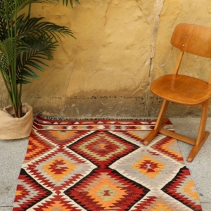 Kilim vintage de Antalya, Turquía. 125x103 cms.