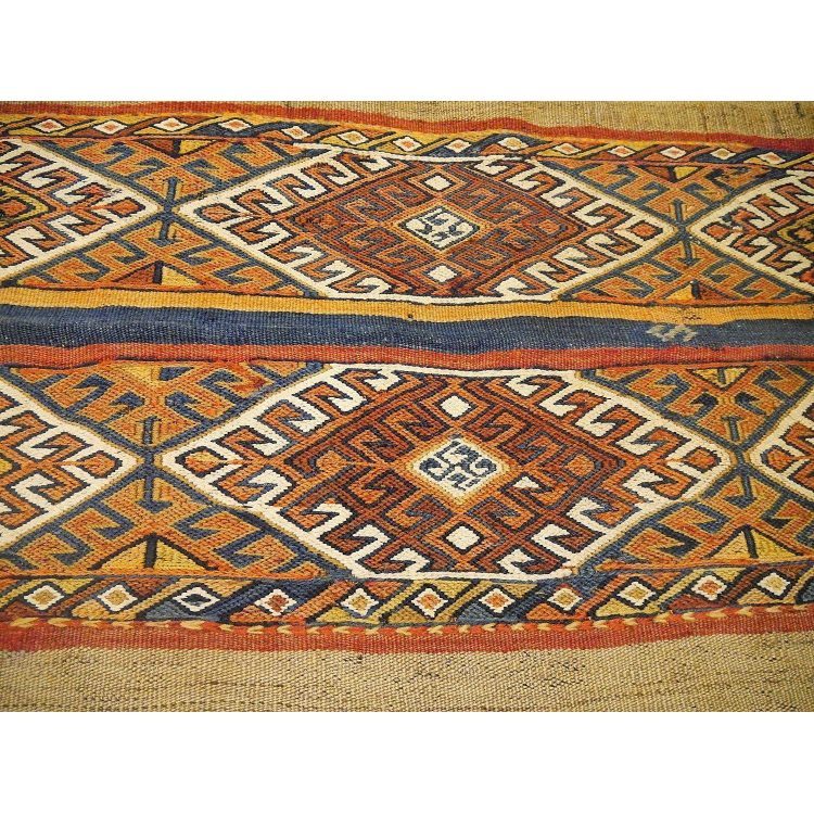 Kilim de Adana, Turquía. 110x103 cms.