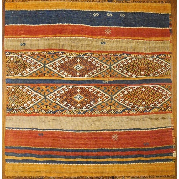 Kilim de Adana, Turquía. 110x103 cms.