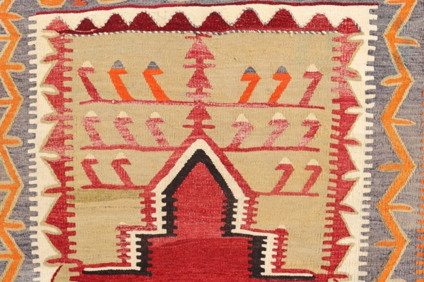 Kilim from Akviran, Turkey. 132x111  cms. - Image 3