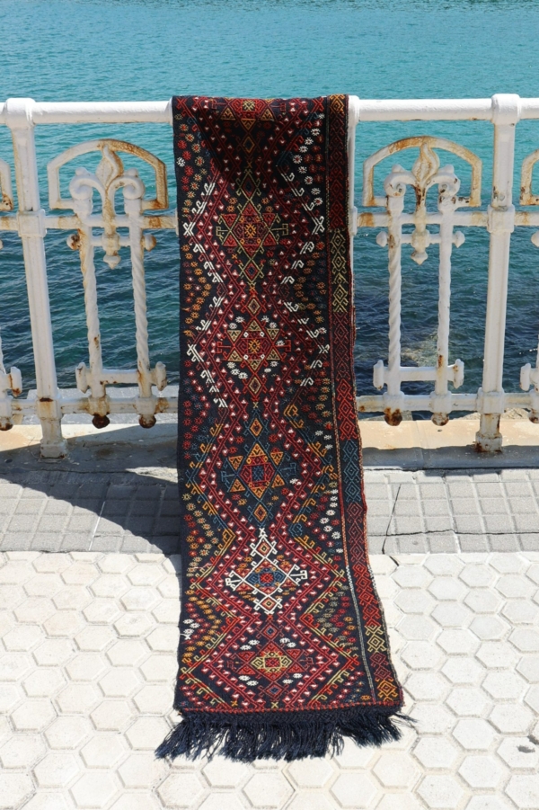 Kilim antiguo, Turquía. 241x46 cms
