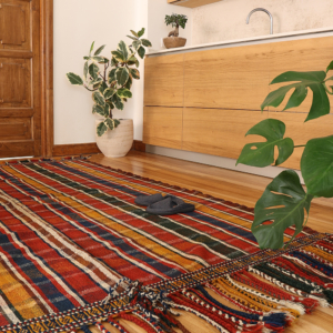 Kilim antiguo Moj Qashqai, Irán. 252x190 cms