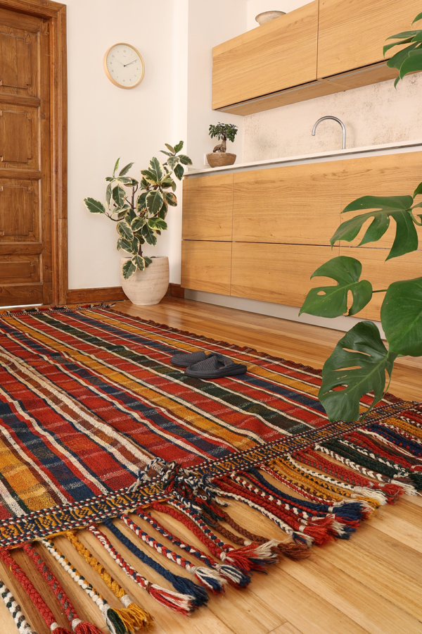 Antique Qashqai moj from Iran. 252x190 cms