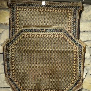 Covertura vintage de silla de montar de Neyriz, Irán. 107x90 cms
