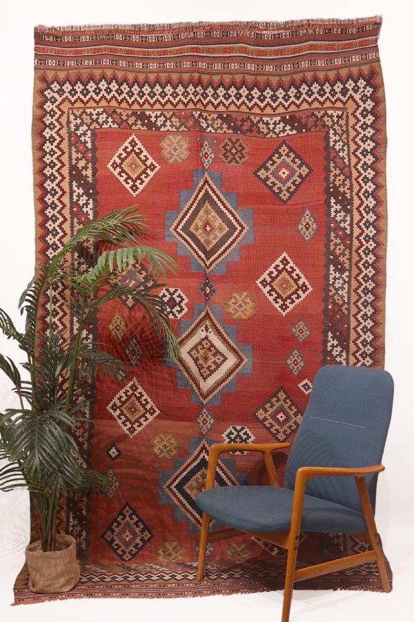 Qashqai kilim from Iran, 279x160 cms