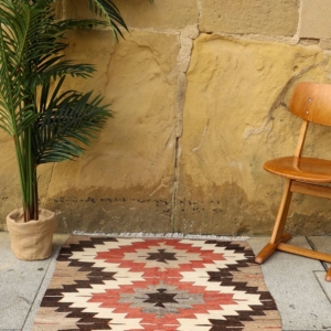 Kilim de Mut, Turquía, 134x88 cms