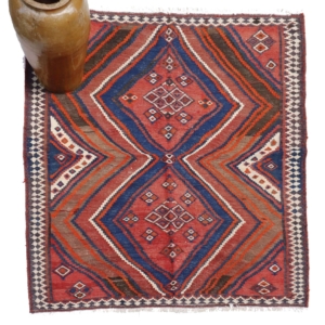 Vintage kilim from Shiraz, Iran. 189x164 cms
