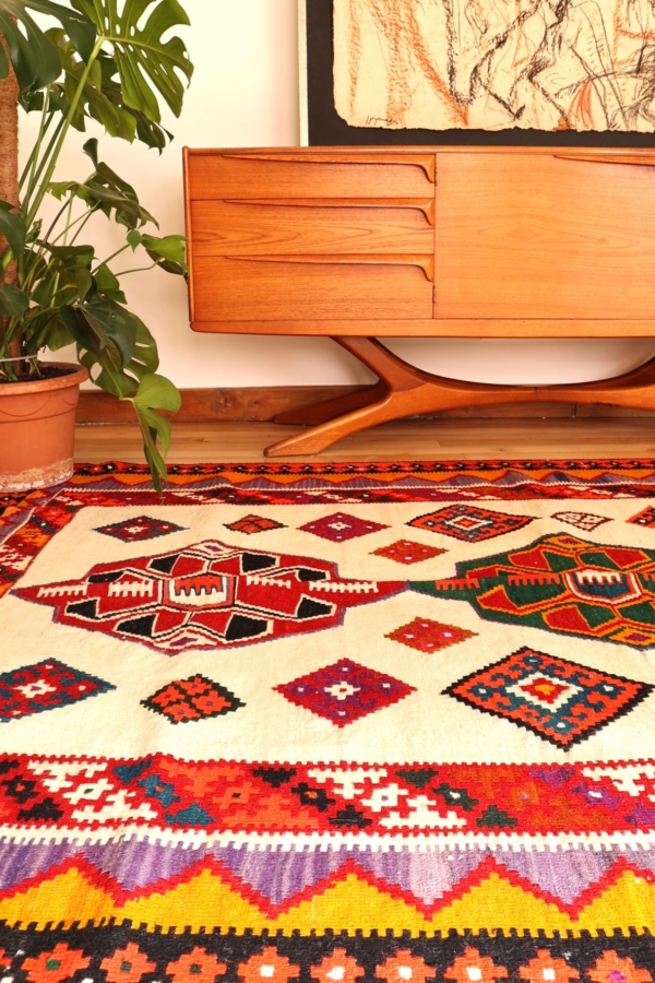 Vintage Qashqai kilim from Iran. 255x160 cms - Image 8