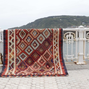 Vintage Qashqai kilim from Iran. 231x158 cms