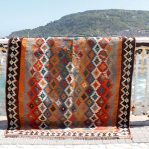 Vintage Shiraz kilim from Iran. 226x139 cms