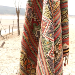 Kilim vintage de Selendi, Turquía. 228x148 cms
