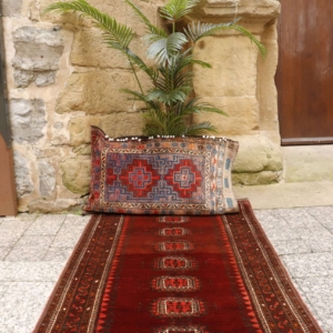 Alfombra turcomana antigua, Afganistán. 187x109 cms