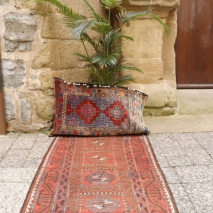 Antique Baluch rug from Afghanistan. 185x97 cms