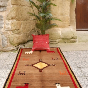 Vintage Qashqai rug from Iran. 162x89 cms