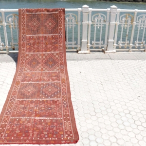 Kilim vintage de Binboga, Turquía. 245x84 cms
