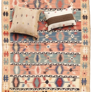 Antique Qashqai kilim from Iran. 194x152 cms