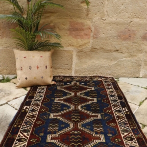Antique Laberduni rug from Iran. 166x107 cms