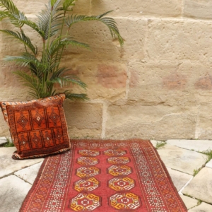 Vintage Turkman rug from Afghanistan. 163x98 cms