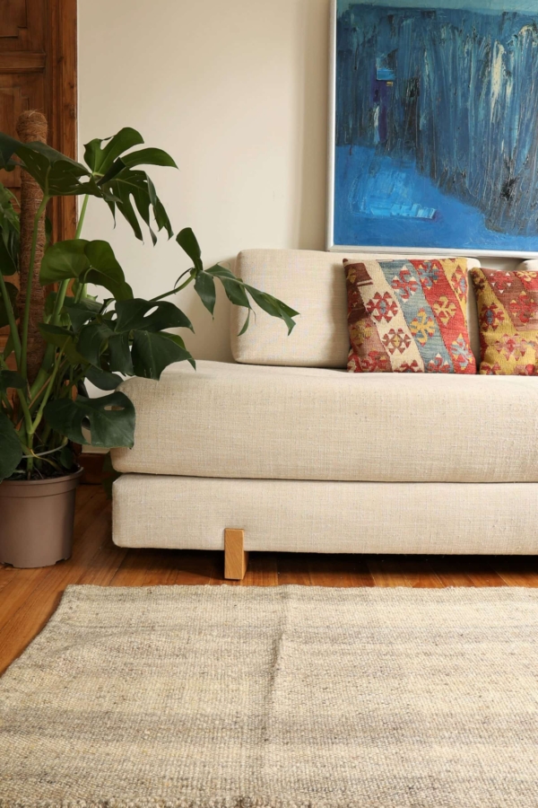 Vintage Qashqai kilim from Iran. 190x136 cms