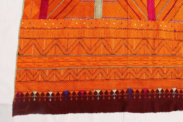 Pulkhari antiguo de Punjab, Pakistán o India. 235×130 cms - Imagen 4