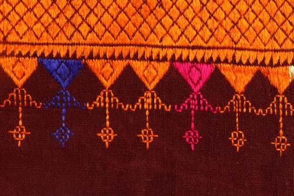 Pulkhari antiguo de Punjab, Pakistán o India. 235×130 cms - Imagen 5