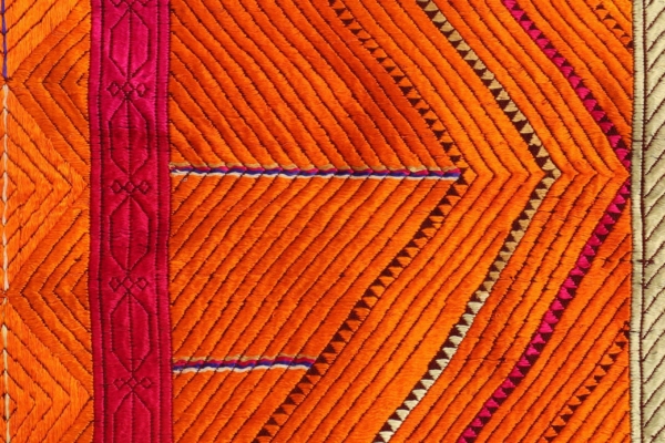 Pulkhari antiguo de Punjab, Pakistán o India. 235×130 cms - Imagen 6