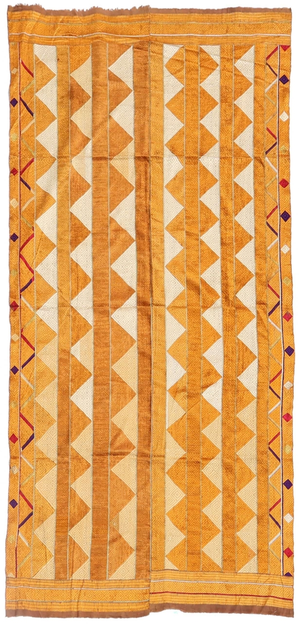 Antique silk Pulhari from India or Pakistan. 250x120 cms