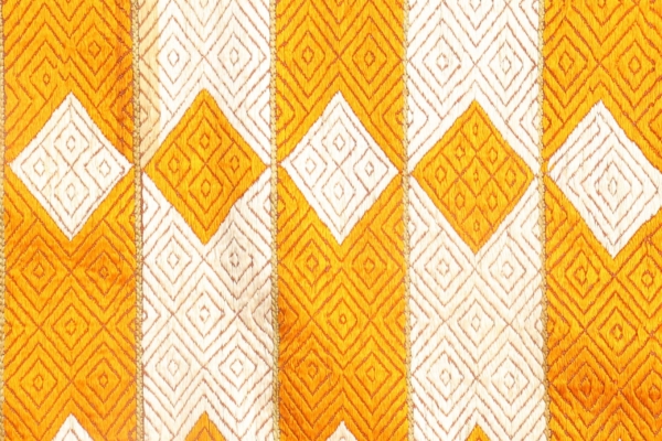 Antique silk Pulkhari from India or Pakistan. 230×142 cms - Image 4