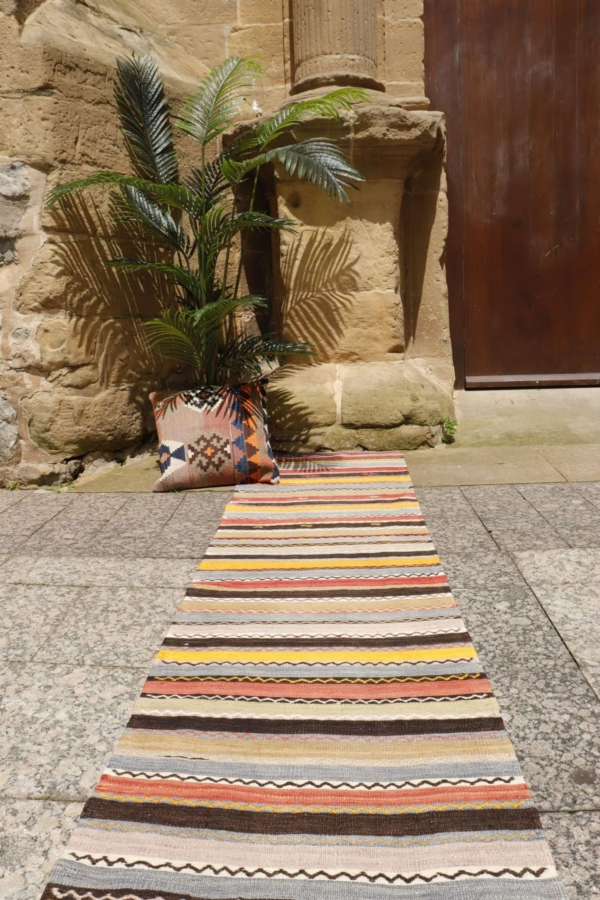 Vintage Tufanbeily kilim from Turkey. 250x65 cms