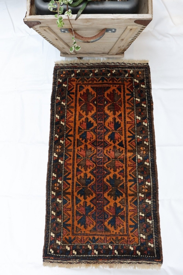 Antique Baluch rug from Afghanistan. 94x48 cms
