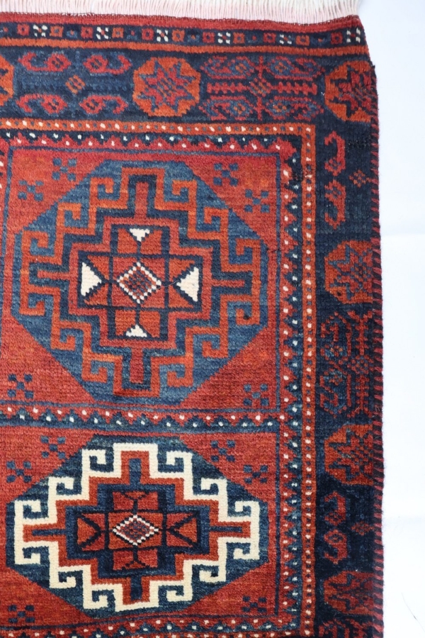 Alfombra semi antigua Baluch, Irán. 64x61 cms - Imagen 3