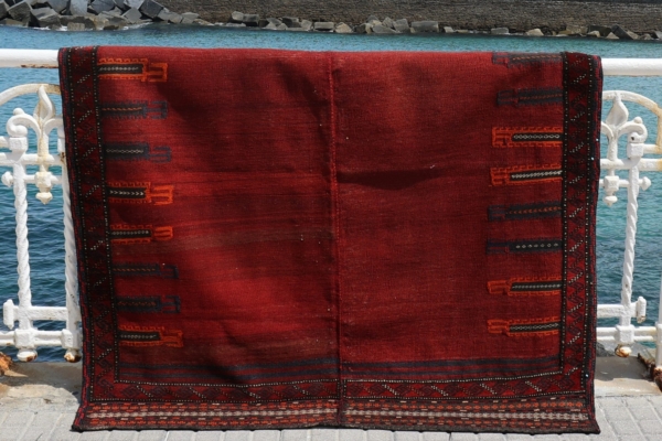 Kilim semi-antiguo Baluch, Afganistán. 156x146 cms