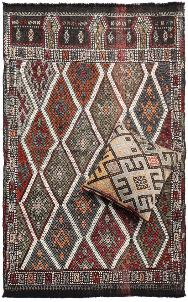 Kilim semi-antiguo de Kecimusine, Turquía. 160x100 cms