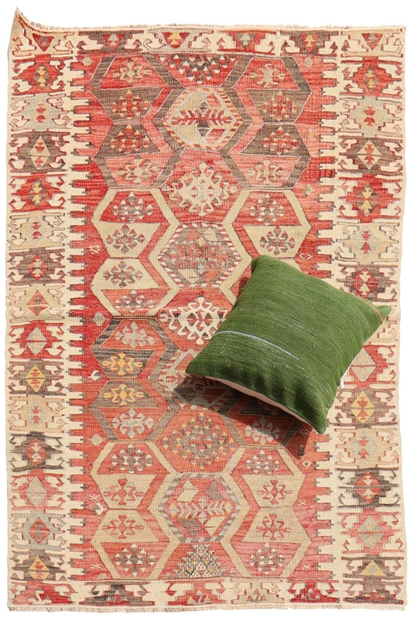 Semi antique Marash kilim from Turkey. 167x100 cms