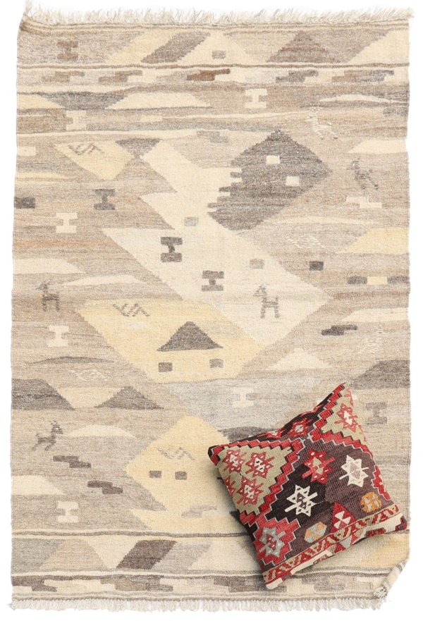 Qashqai kilim from Iran. 157x107 cms