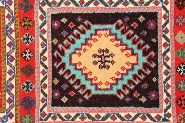 Vintage Qashqai rug from Iran. 138x31 cms - Image 3