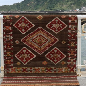 Semi-antique Sivrihisar kilim from Turkey. 163x115 cms