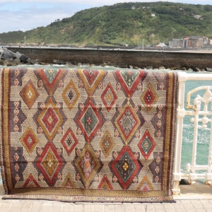 Vintage Obruk kilim from Turkey. 152x133 cms