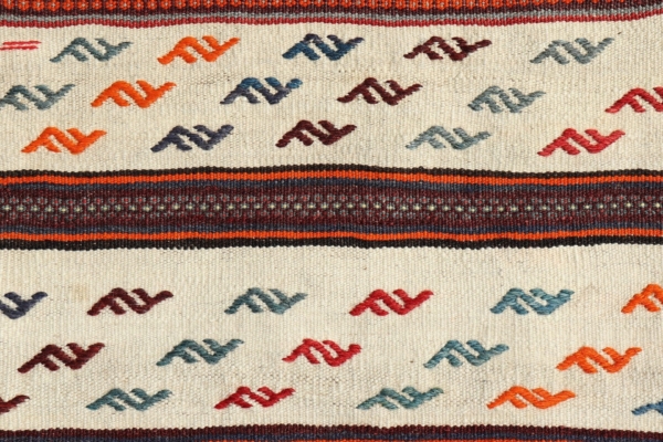 Qashqai semi-antique kilim from Iran. 134x131 cms - Image 5