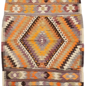 Kilim semi antiguo de Antalya, Turquía. 142x112 cms.