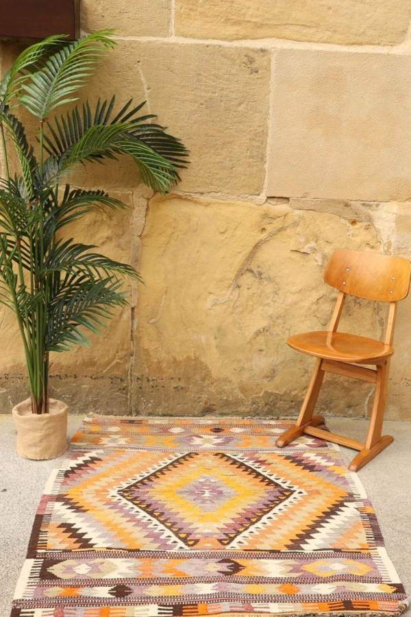 Semi-antique kilim from Antalya, Turkey. 142x112 cms. - Image 2