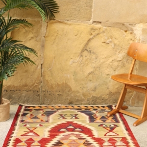 Kilim semi antiguo de Detse, Turquía. 147x115 cms